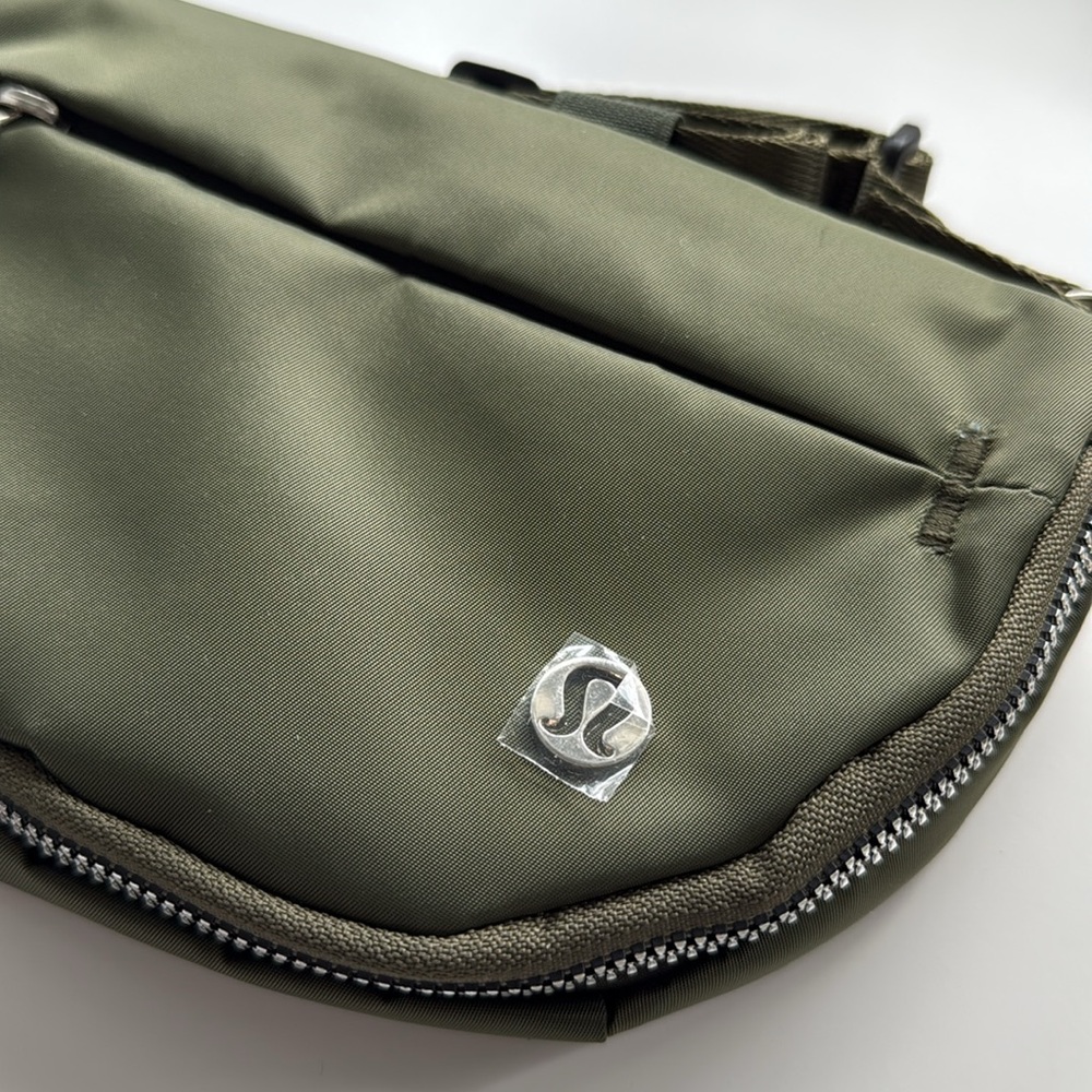 Lululemon All Night Festival Crossbody Micro Belt Bag 2L - Forest Green Army - Picture 7 of 9